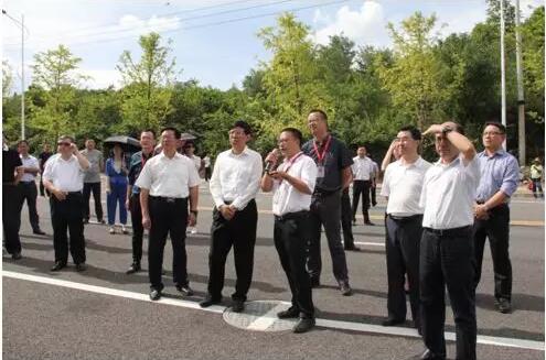 扑克王大健康医药产业园迎来贵阳市半年经济工作会现场观摩组.jpg